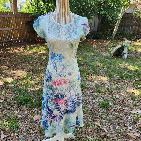 Komarov | Dresses | Komarov Floral Crinkle Midi Dress | Poshmark